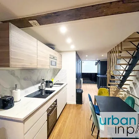 Urban Flat 31 - Lovely Triplex In